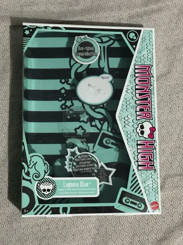 Caixa Monster High Lagoona Blue creeproduction intacta