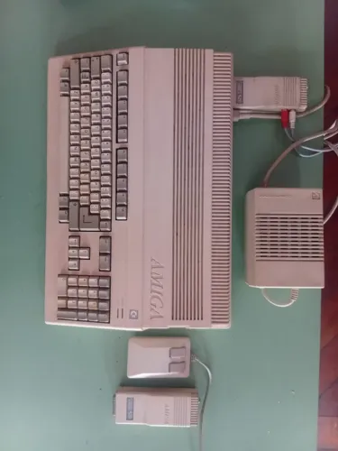 AMIGA 500 + Mouse Original + FONTE + 2 A520 RF adaptador
