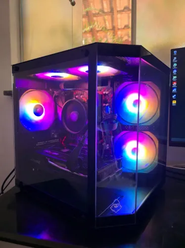 PC Gamer - Ryzen 5 5500 + RX 5700 XT 8GB (16GB RAM / SSD 256GB + 480GB)
