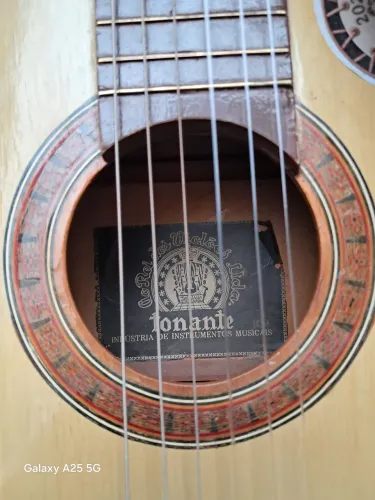 Violão Tomante