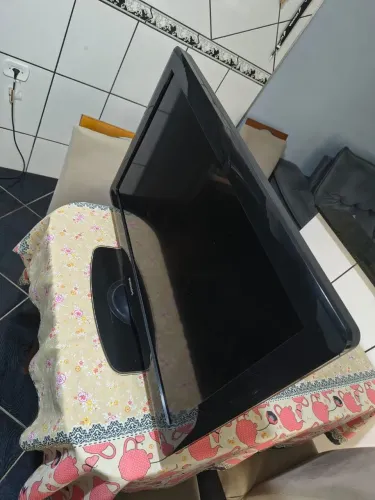 TV Philips 32 polegadas, não é smart!
