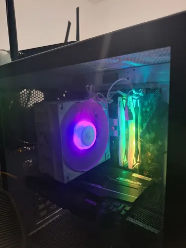 PC GAMER (RX 6700XT, RYZEN 7 5700X, 16GB RAM 3600MHZ.