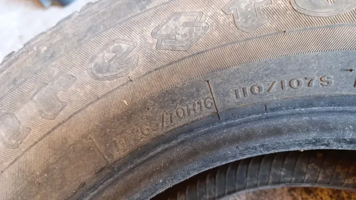 Pneus usados meia vida pra baixo, pra levar e ganhar dinheiro na revenda
