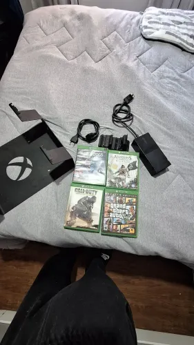 Suporte XBOX ONE + 4 JOGOS ( WATCH DOGS, ASSINS CREED IV, GTA 5, CALL OF DUTY + FONTE