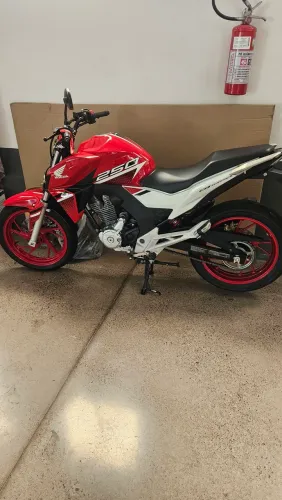 Vendo twister 2022 com 13mi km