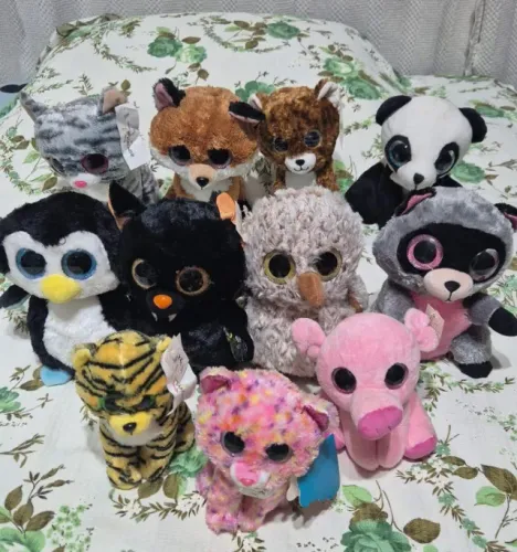 Kit com 11 pelúcias olhos brilhantes