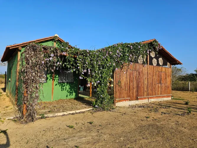 Sítio com casa recém construída