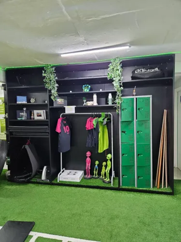 Armário preto de mdf (4m x 2,60m)