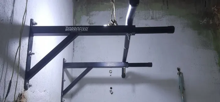 Barra fixa de parede