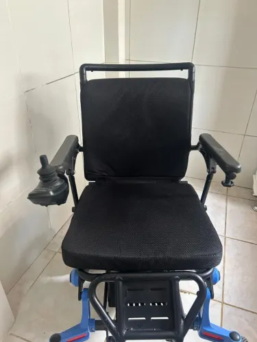 Cadeira de roda eletrônica