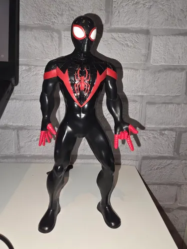 Boneco Homem Aranha preto 30 cm