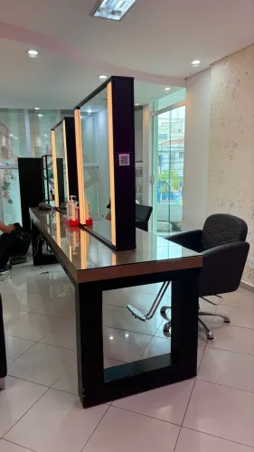 Vendo bancada para cabeleireiro 4 lugares