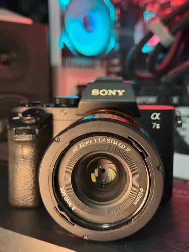 Sony Alpha A7II + lente Viltrox 23mm + 2 baterias