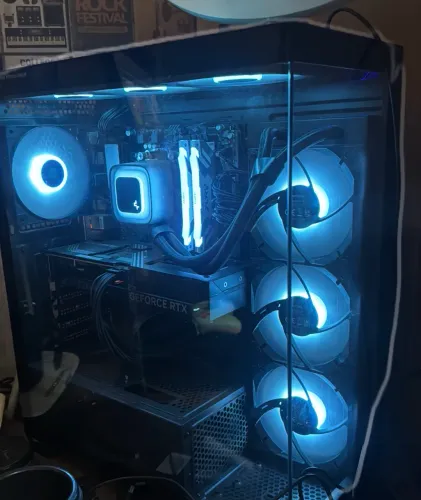 PC Gamer Ryzen 7 7800x3D, RTX 5070 e 32 gb DDR5