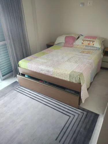 CAMA CASAL COM GAVETÃO, COLCHÃO E PAR MESA CABECEIRA - USADA