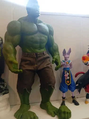 Hulk 50 cm articulado não e hot toys