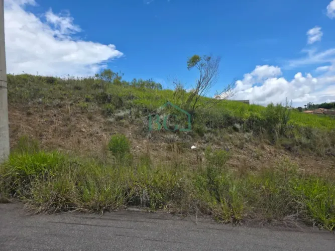 Excelente terreno á venda de 200m² no Jardim Imperial em Poços de Caldas MG.