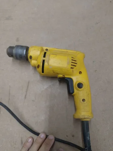 Furadeira Dewalt 220v