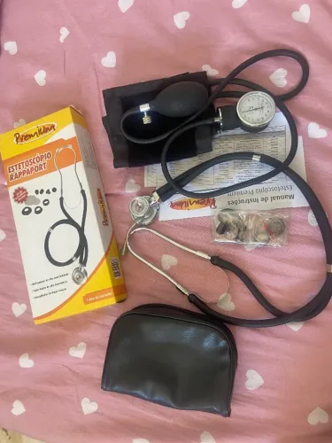 Estetoscópio acompanhado do esfigo 