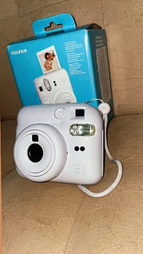 Instax mini 12 (câmera fotográfica) nova 