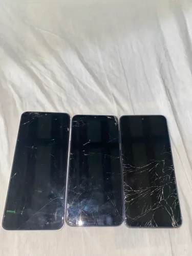 Celulares quebrados (para quem quer peças)