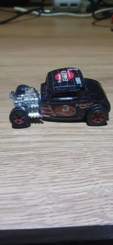 Hotwheels cada 35 reais