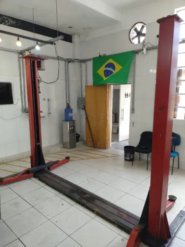 Elevador hidráulico Trifásico Funcionando 