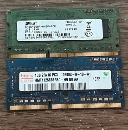 Lote Memória RAM Notebook DDR3 - 3GB Total (2GB + 1GB) 1333MHz