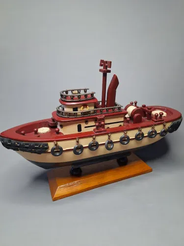 Barco Rebocador Decorativo em Madeira - Rico em Detalhes