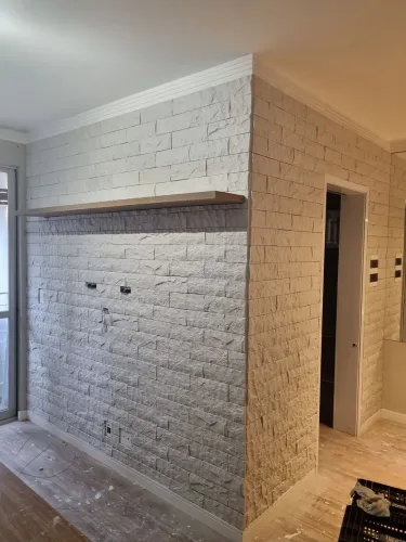 Travertino rock face de gesso