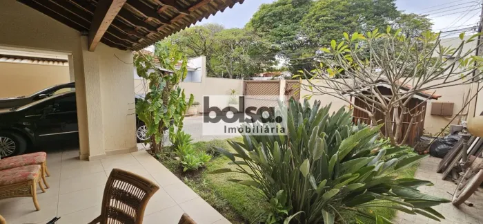 Lindo Sobrado, em super localização !!!