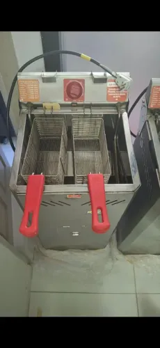 Duas fritadeiras elétricas Água e Óleo 25L FT2.251/2.252 Inox chão pedestal - Marchesoni