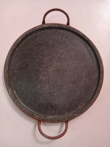 Forma de pizza chapa redonda de Pedra de Sabão 31cm com alças de cobre 38cm total. 13 unid
