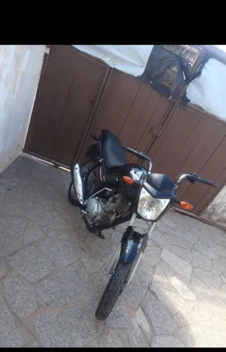 Fan 125 ano 2015 emplacada com todos documentos no meu nome pronta pra transferir 
