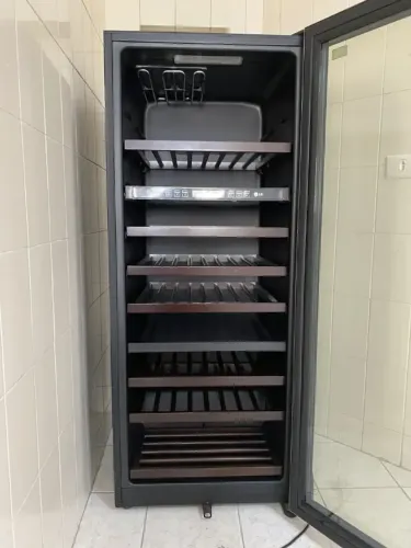 ADEGA PARA VINHO MOD. AV-81 - LG