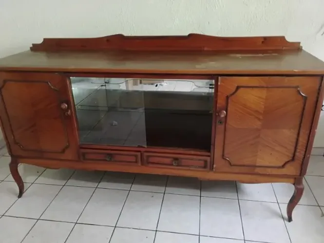Vendo 1 Cristaleira Antiga década 70, usada em perfeito estado