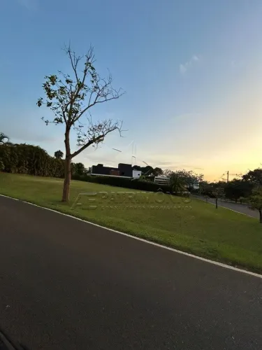 TERRENO EM CONDOMINIO COM 1.095M²;LAGO AZUL; ARAÇOIABA DA SERRA