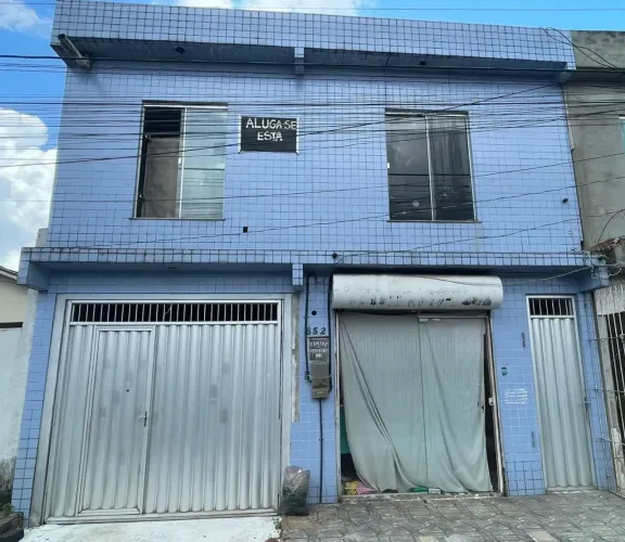 Alugo casa estilo kit net de 1/4 quarto nos altos sem garagem