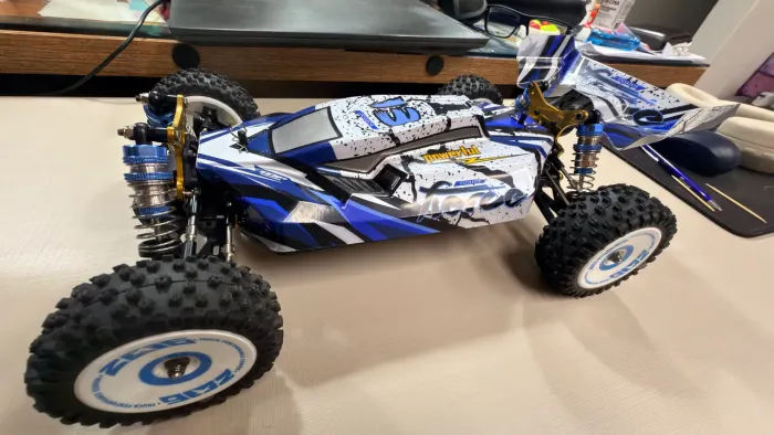 Automodelo Elétrico Wltoys 124017 4x4 Motor Brushless 75 Kmh Azul