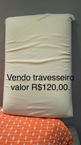 Vendo travesseiro NASA 1 mês de uso. Valor 120,00.