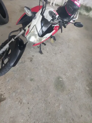 Motos
