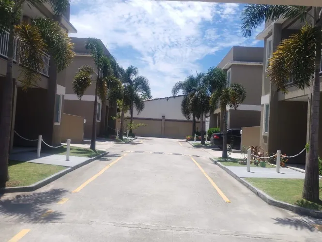 Linda Casa de condomínio - CONDADO