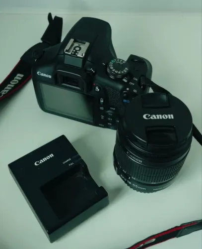 CÂMERA EOS T7+ COM LENTE EF-S 18-55