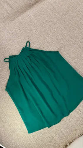 Camiseta verde escura tamanho M usada