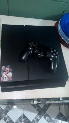 Vendo ps4 com jogos