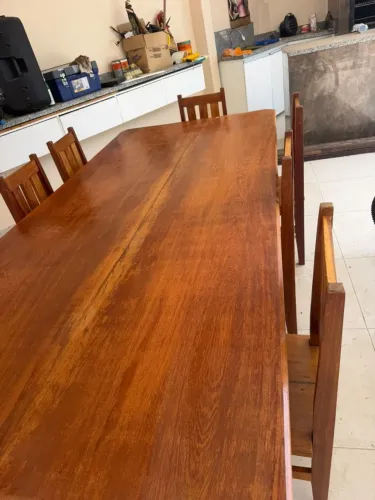Vendo mesa rústica com 2,53 m de comprimento, 1,18m de largura, 0,8 m de altura.