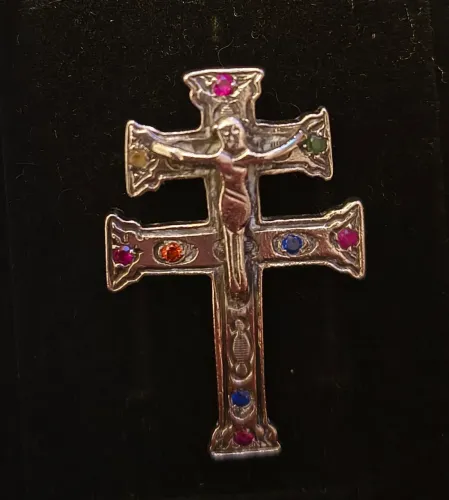 Pingente Cruz de Caravaca com pedras e prata