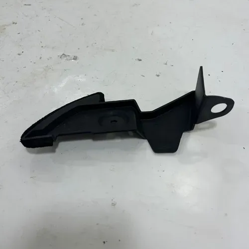 Suporte Guia Paralama Esquerdo Toyota Etios 1.5 2017 A 2020