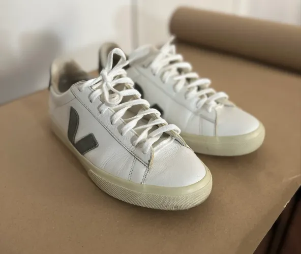 Tênis Veja Branco e verde 