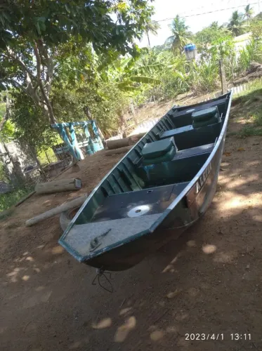 Barco de alumínio com carretinha mais motor 15Hp, barco legalizado na marinha.